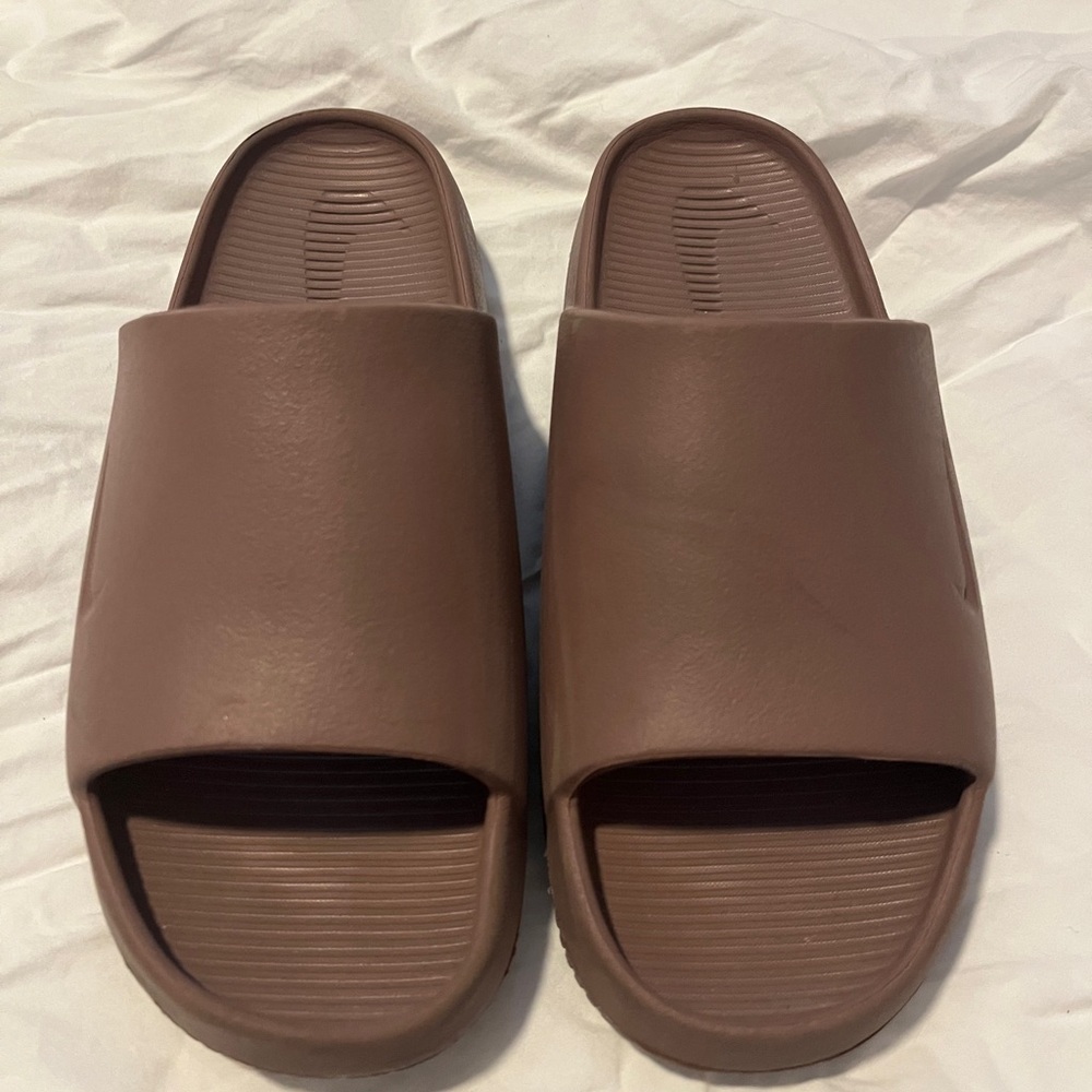 Nike Mauve Slide Sandals